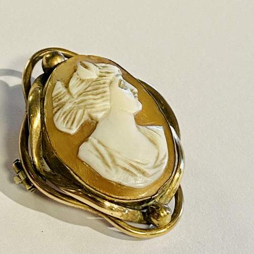 Victorian Shell Cameo Brooch image-2