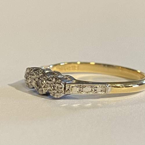 Vintage 18ct Gold Diamond Three Stone Ring image-4