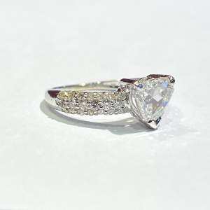 18ct Gold Diamond Heart Ring
