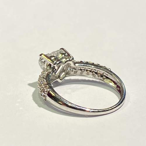 18ct Gold Diamond Heart Ring image-5