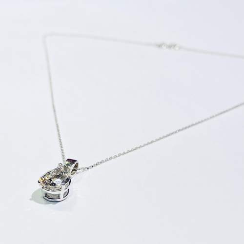 18ct Gold Diamond Pendant Necklace image-1