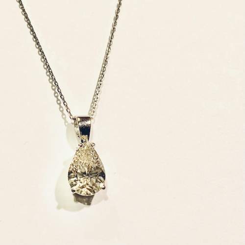 18ct Gold Diamond Pendant Necklace image-2