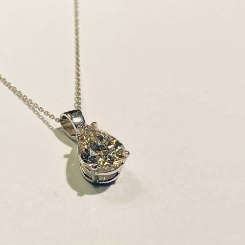 18ct Gold Diamond Pendant Necklace image-3