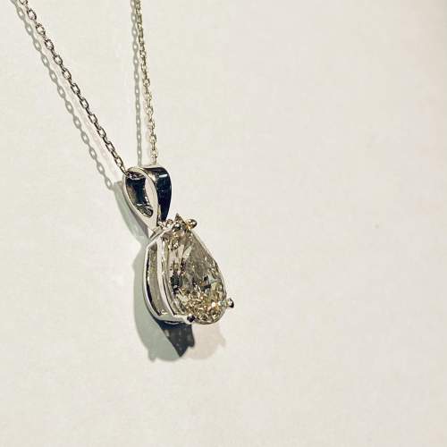 18ct Gold Diamond Pendant Necklace image-5