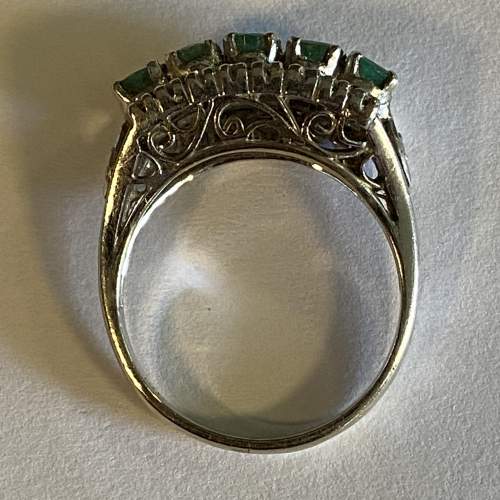 14ct White Gold Emerald and Diamond Ring image-4