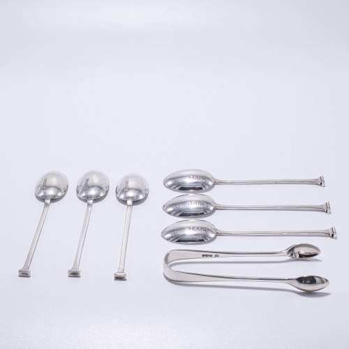 Good Boxed Set of Antique Silver Teaspoons and Sugar Tongs image-4
