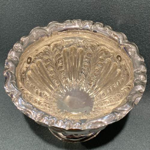 Late 19th Century Embossed Silver Bowl image-3