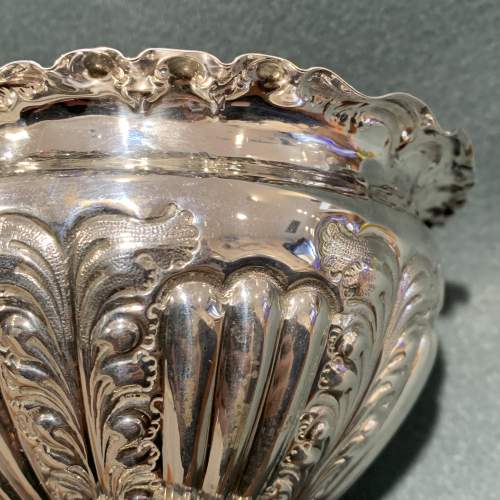 Late 19th Century Embossed Silver Bowl image-4