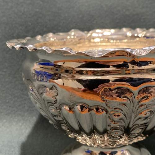 Late 19th Century Embossed Silver Bowl image-5