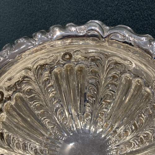Late 19th Century Embossed Silver Bowl image-6