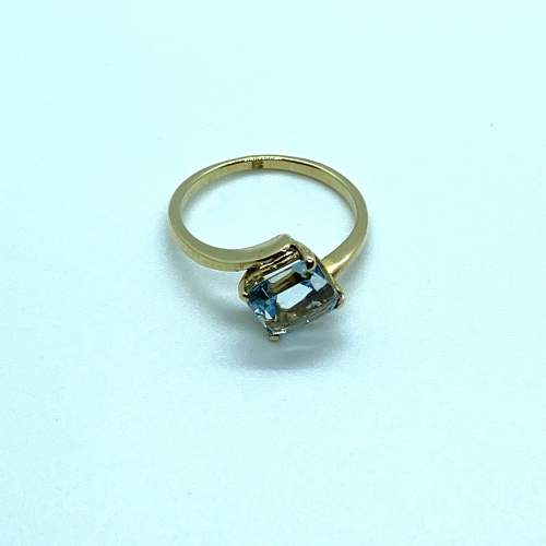 18ct Gold Aquamarine Ring image-6