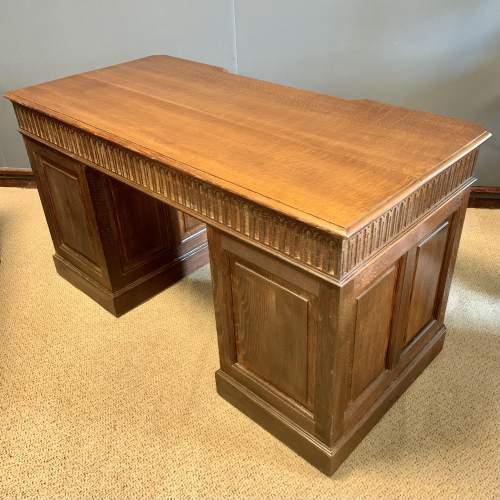 Early 20th Century Oak Pedestal Desk image-4