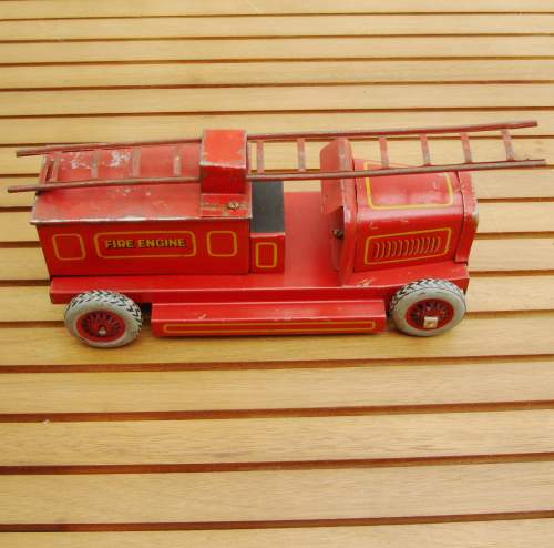 Chad Valley Tinplate Toy Fire Engine image-4