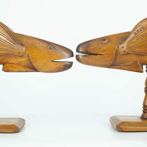 Wonderful Pair of Vintage Pitcairn Island Souvenir Fish Carvings image-4