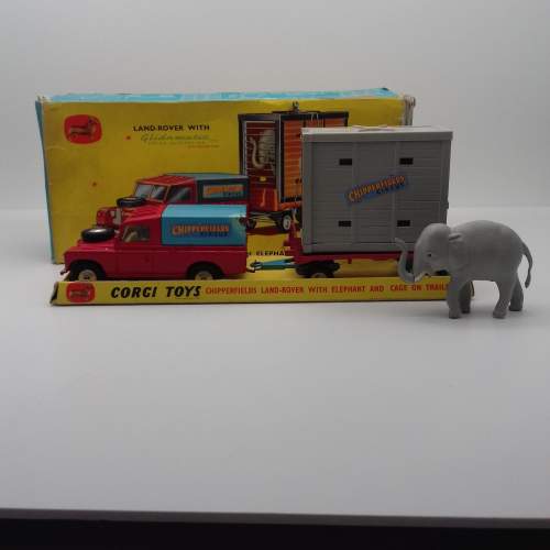 Corgi GS19 Chipperfields Land Rover and Elephant image-1