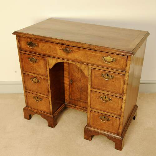 Early 18th Century Walnut Kneehole Desk image-3
