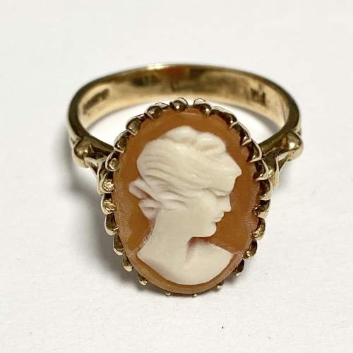9ct Gold Cameo Ring image-1
