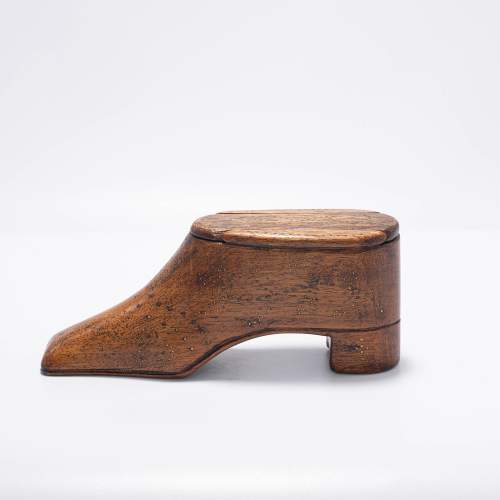Very Nice 19th Century Table Snuff Box in the Form of a Shoe image-1