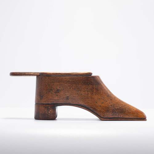 Very Nice 19th Century Table Snuff Box in the Form of a Shoe image-3