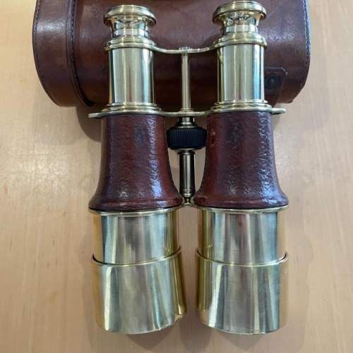WW1 British Officers Binoculars with Brown Leather Case image-4