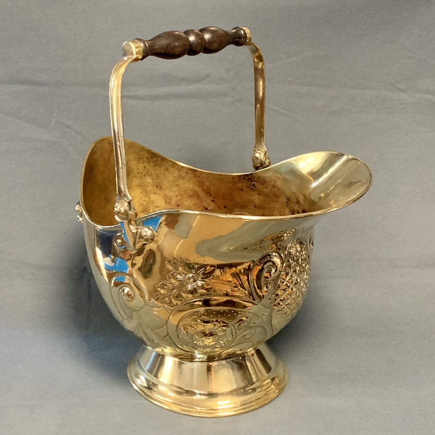 19th Century Victorian Brass Coal Scuttle - Antique Brass & Copper -  Hemswell Antique Centres