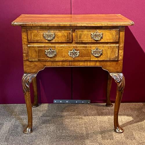 George I Walnut Lowboy of Small Proportions image-2