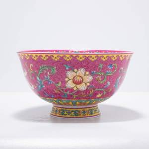 Very Good Chinese Porcelain Enamelled Bowl