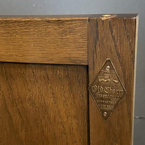Arts and Crafts style Oak Bookcase image-5