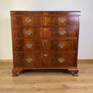 Fine Quality Flame Mahogany Chest of Drawers by Waring and Gillow