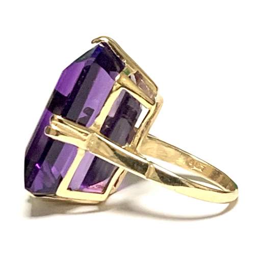 9ct Gold Large Amethyst Ring image-3