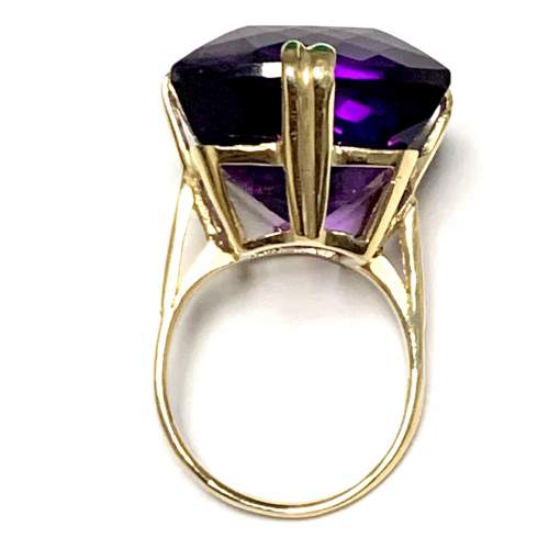 9ct Gold Large Amethyst Ring image-4