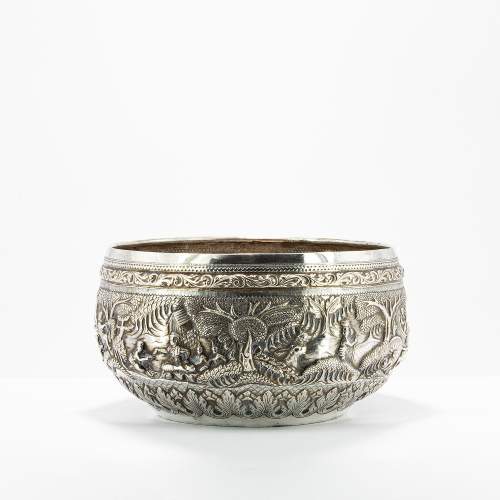 A Large Antique Burmese Thabeik Silver Bowl image-1