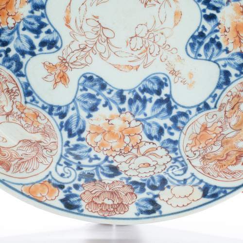 An Antique Chinese Plate in Underglaze Blue and Iron Red image-3