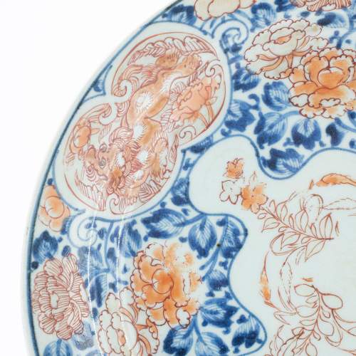 An Antique Chinese Plate in Underglaze Blue and Iron Red image-4
