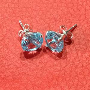 Vintage 6cts Blue Topaz and Silver Solitaire Stud Earrings