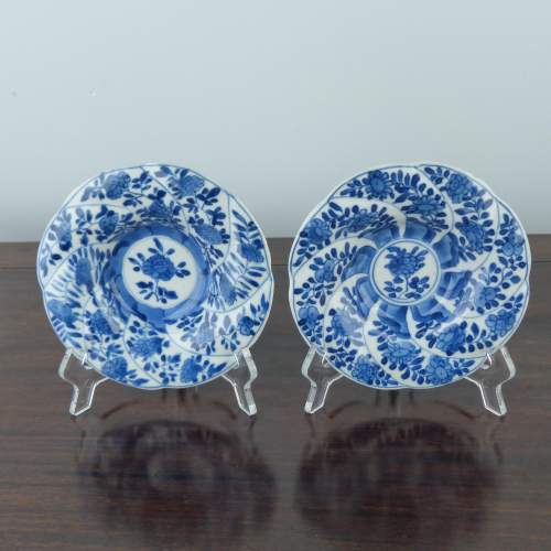 18th Century Pair of Chinese Porcelain Blue & White Floral Dishes image-1
