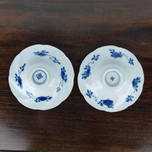 18th Century Pair of Chinese Porcelain Blue & White Floral Dishes image-3