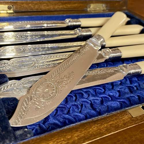 Silver Plated Mid Century Boxed Fish Knives and Forks image-3