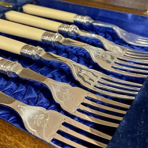 Silver Plated Mid Century Boxed Fish Knives and Forks image-4