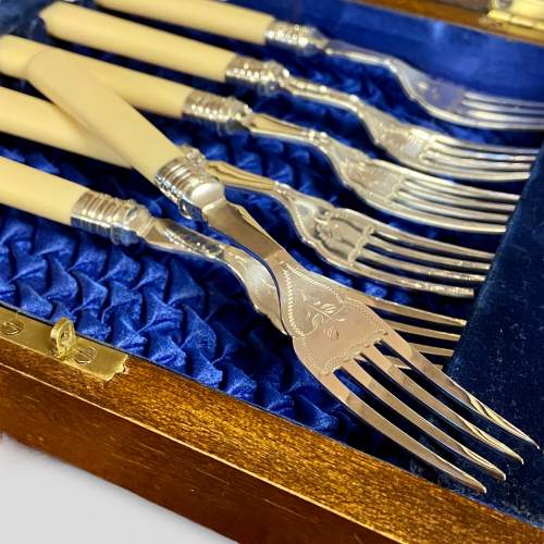 Silver Plated Mid Century Boxed Fish Knives and Forks image-5