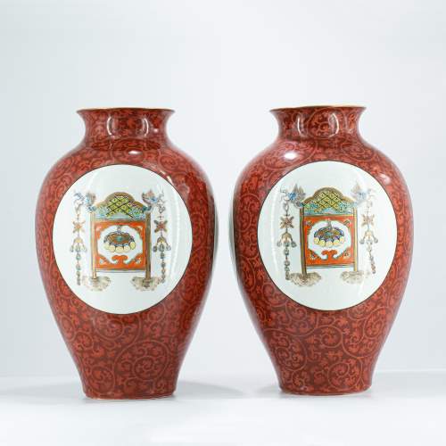 A Pair of 20th Century Japanese Kutani Baluster Vases image-1