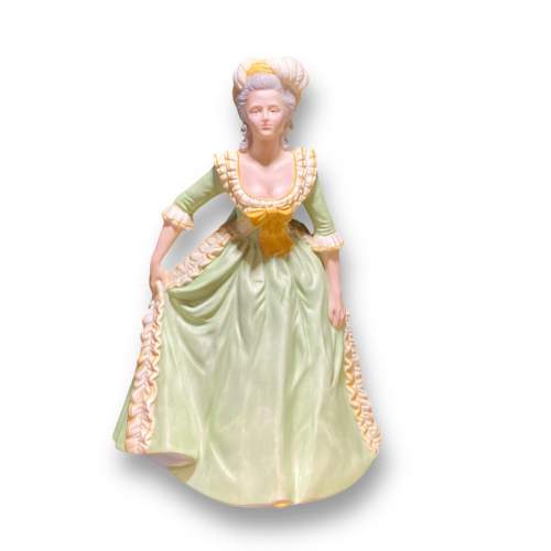 Set of Four Franklin Mint Ceramic Queen Figures image-5