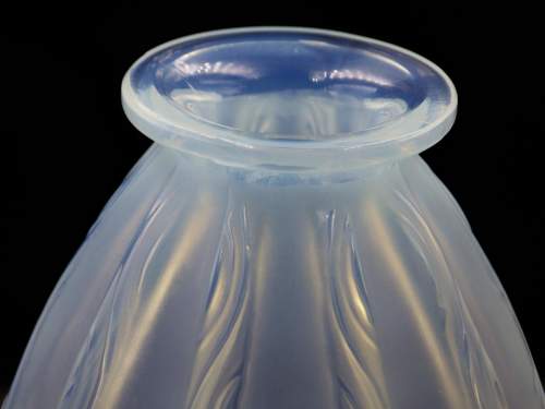 Sabino 1930s Art Deco Ondulation Opalescent Glass Vase image-2