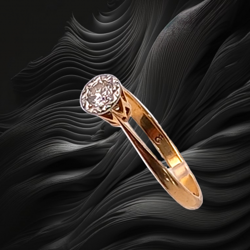 18ct Gold Platinum Diamond Ring image-4