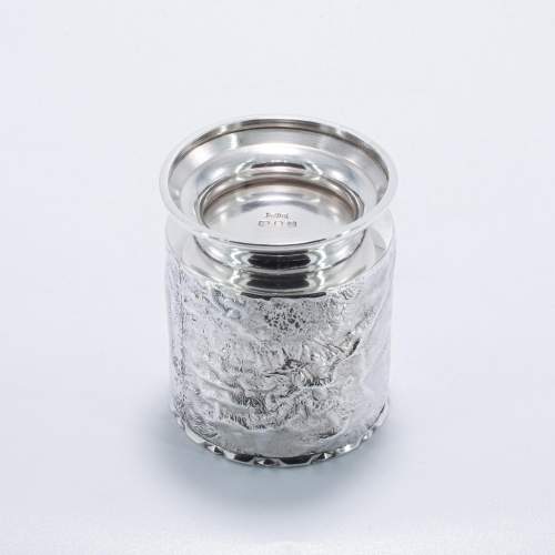 A Small Vintage Sterling Silver Cup image-5
