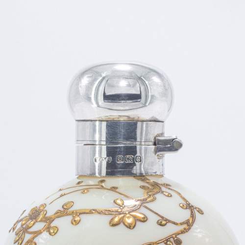 An Antique Edwardian Vaseline Glass and Silver Scent Bottle image-5