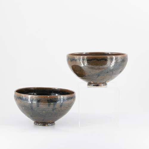 A Pair of Antique Chinese Jin Dynasty Stoneware Bowls image-3