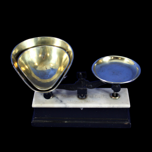 French Scales with Marble and Ebonised Wood Base and Two Brass Trays image-6