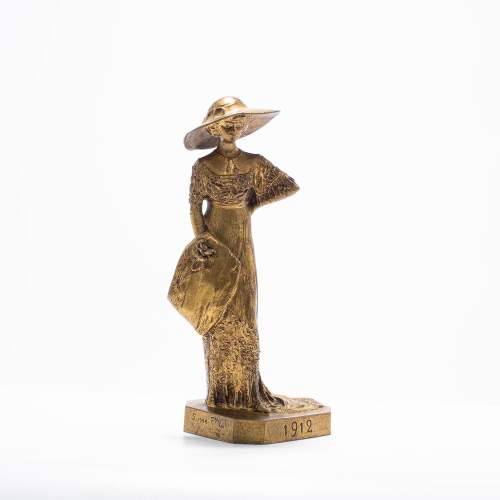 Antique French Gilt Bronze Figure of an Elegant Lady image-1