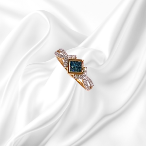 Unusual Gold Multi Blue Diamond Ring